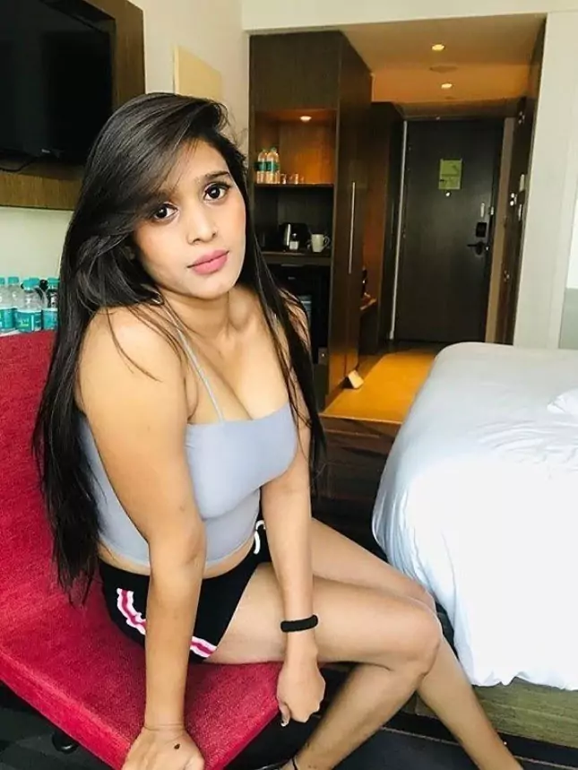 कॉल गर्ल्स सर्विस  वरोरा